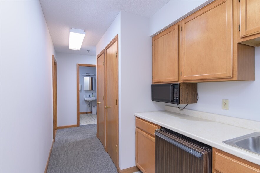 More Photos Of 156 Main St, Ludlow Office For Sale