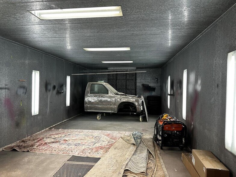 More Photos Of 301 S Betty Ave, Monahans Flex For Sale