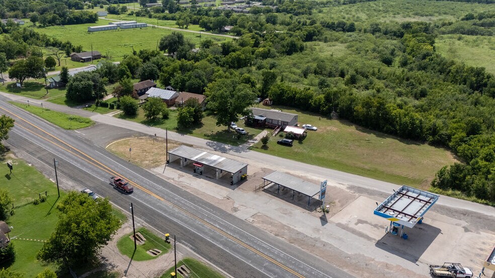 More Photos Of 617 N Ellis St, Groesbeck Carwash For Sale
