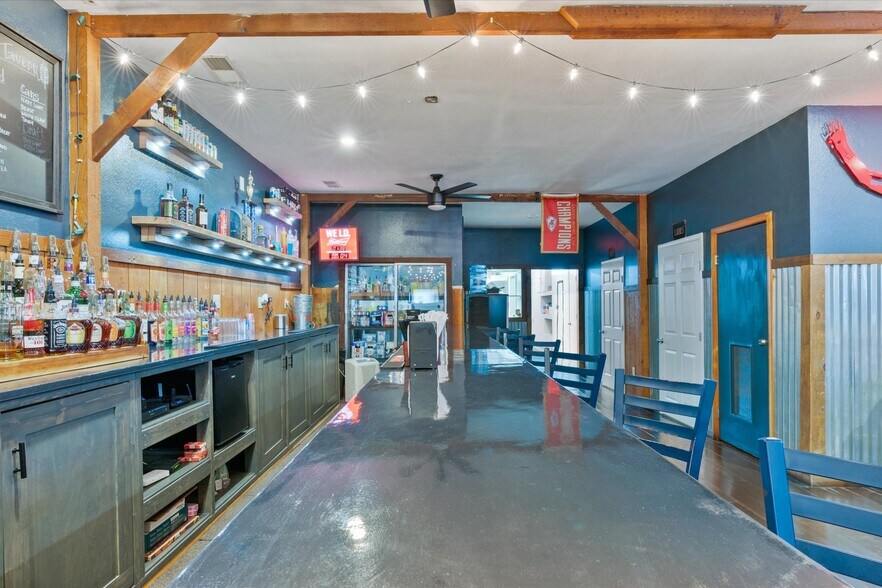 More Photos Of 322 N Pennsylvania Ave, Lawson Bar For Sale