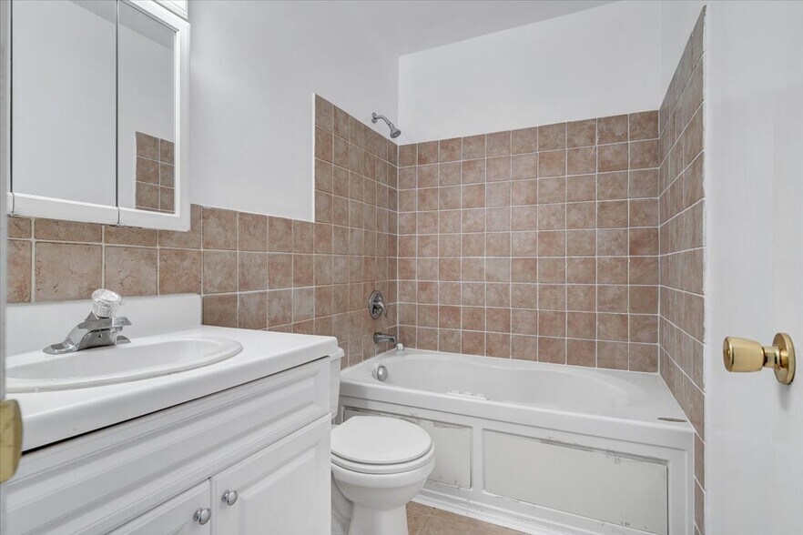 More Photos Of 1702 Elbert Dr, Roanoke Apartments For Sale