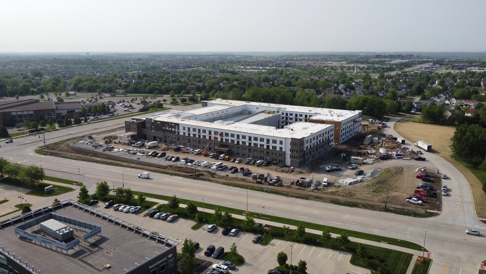 More Photos Of 950 Jordan Creek Pky, West Des Moines Apartments For Lease