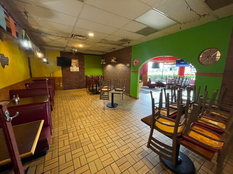 More Photos Of 1006 Commercial Dr, Buffalo Restaurant For Lease