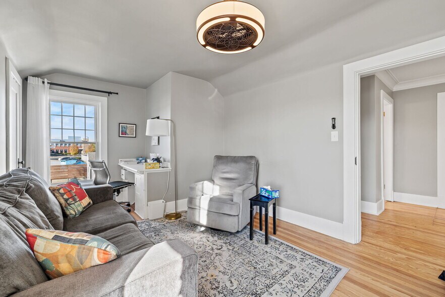 More Photos Of 2049 S Brentwood Blvd, Springfield Office For Sale