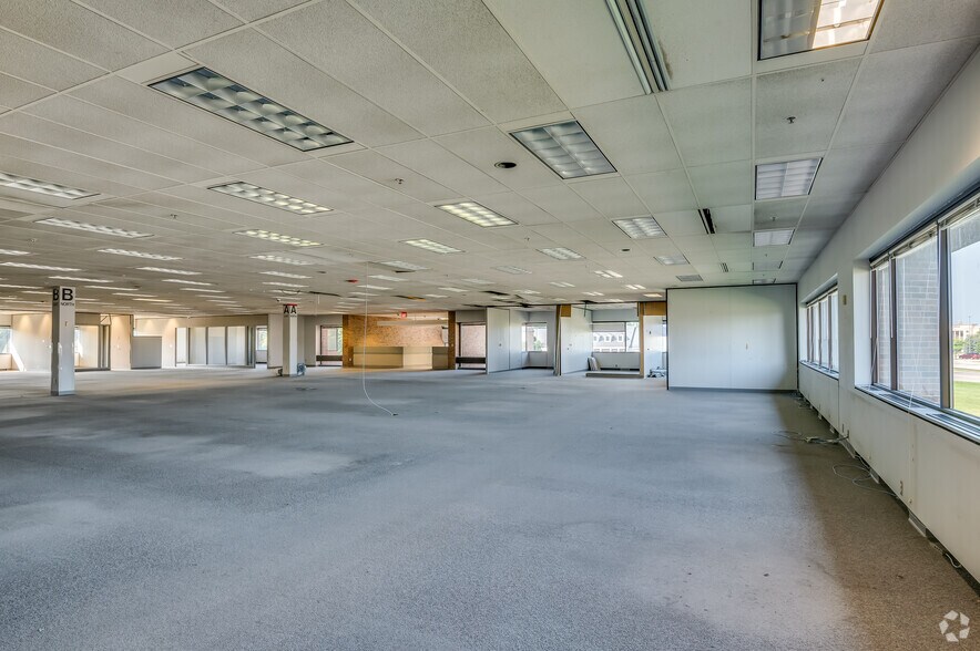 More Photos Of 700 Pilgrim Way, Green Bay Loft Creative Space For Sale