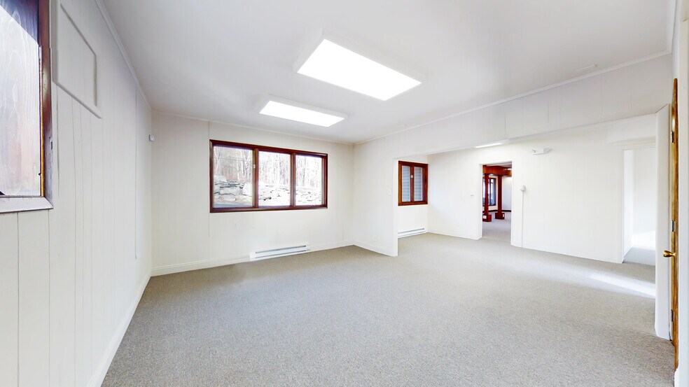 More Photos Of 220 Silver Lake Rd, Dingmans Ferry Office For Sale