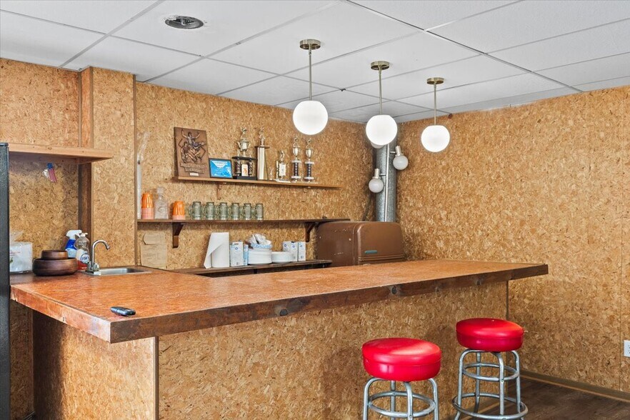 More Photos Of 309 E Springbrook Dr, Johnson City Flex For Lease