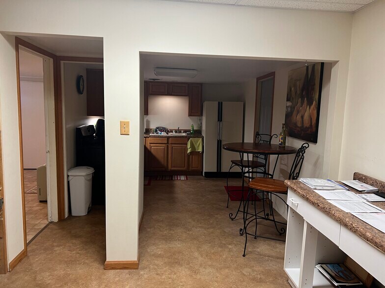 More Photos Of 300 E Broadway Blvd, Johnston City Specialty For Sale