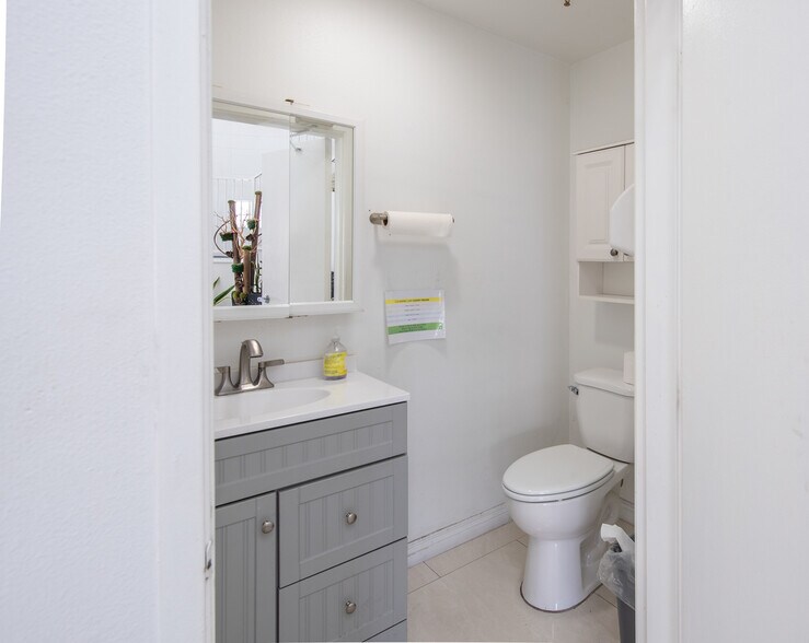 More Photos Of 800-808 E 29th St, Los Angeles Warehouse For Sale