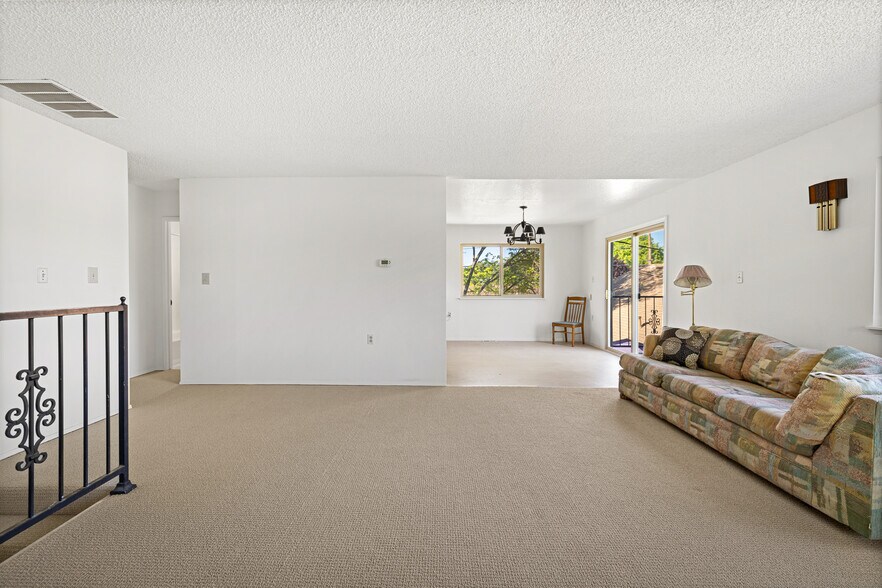 More Photos Of 611 Hendley St, Santa Rosa Apartments For Sale