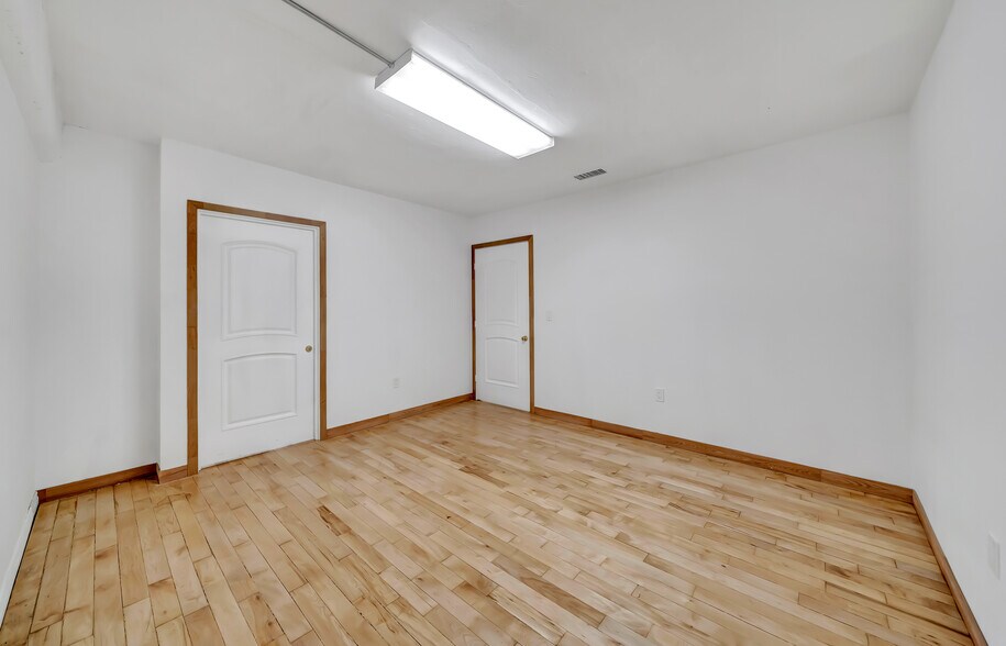 More Photos Of 830 S Main St, Santa Ana Freestanding For Sale