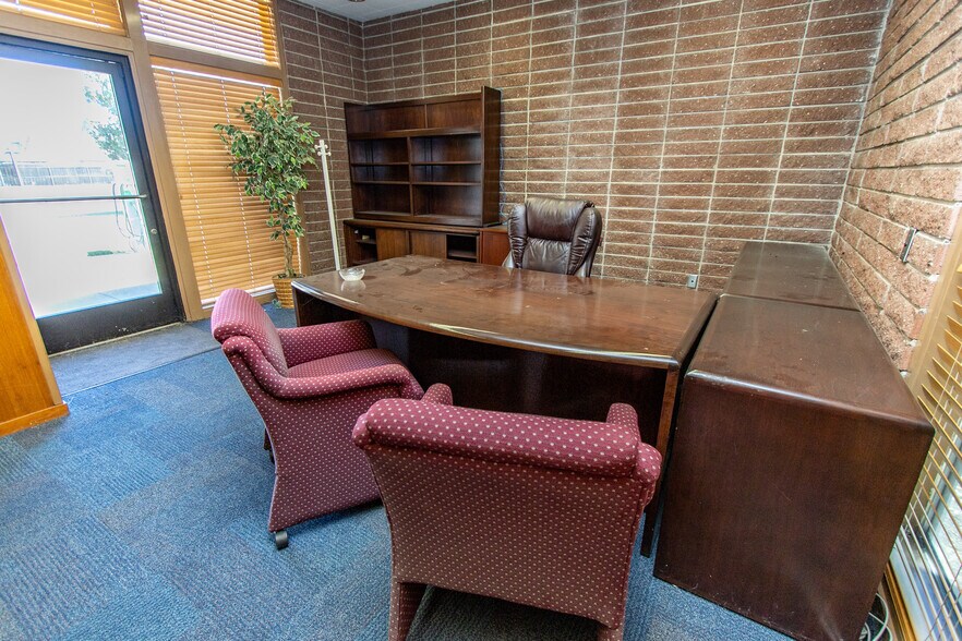 More Photos Of 971 E Broadway Ave, Atwater Office For Lease