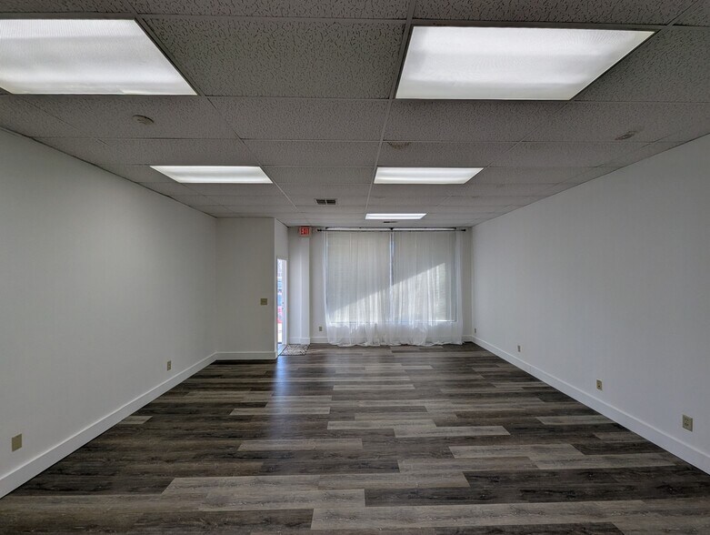 More Photos Of 7501 N University St, Peoria General Retail For Lease