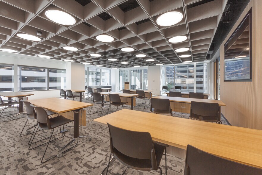 More Photos Of 200 W Madison St, Chicago Office For Lease