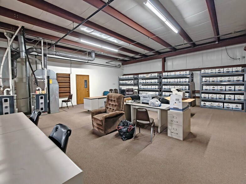 More Photos Of 1760 Commerce Dr, Montgomery Warehouse For Lease