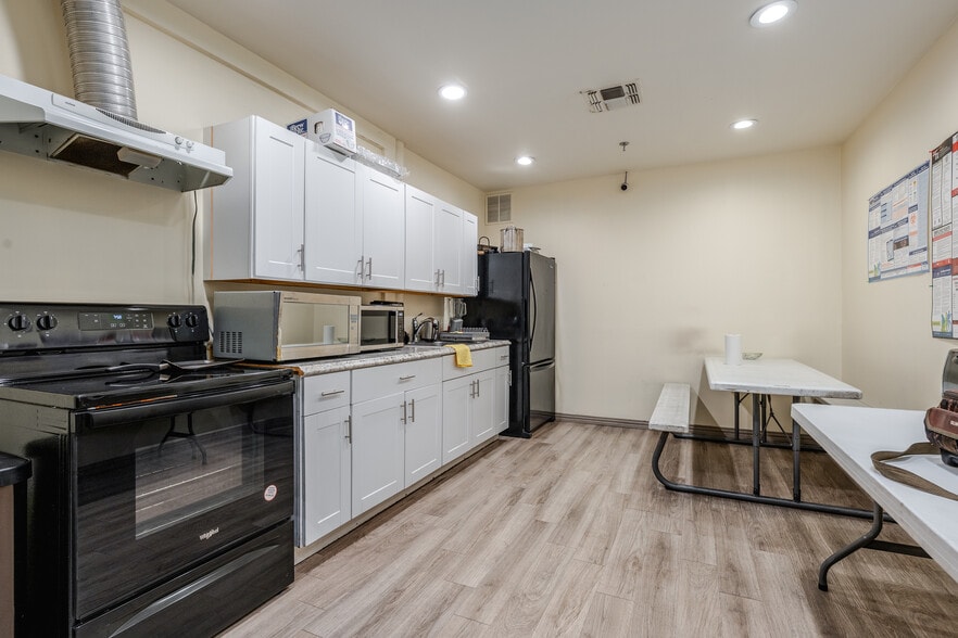 More Photos Of 5025-5035 Sharp St, Dallas Warehouse For Sale