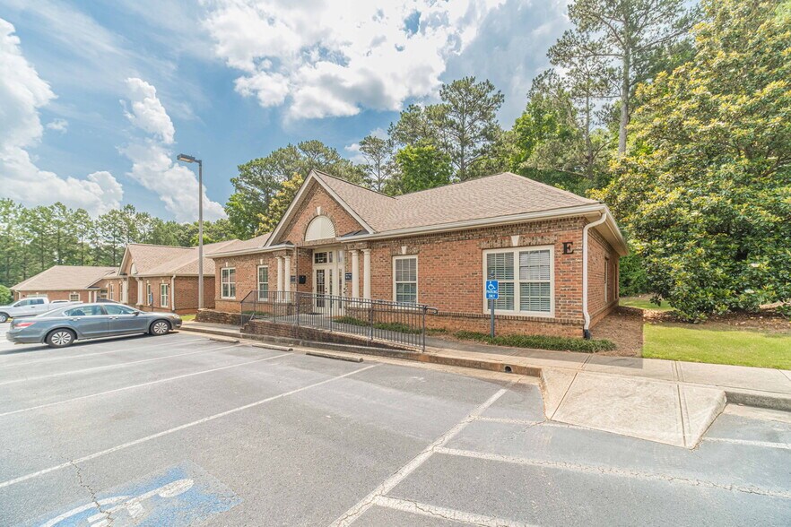 More Photos Of 155 Bankers Blvd, Monroe Business Park For Sale
