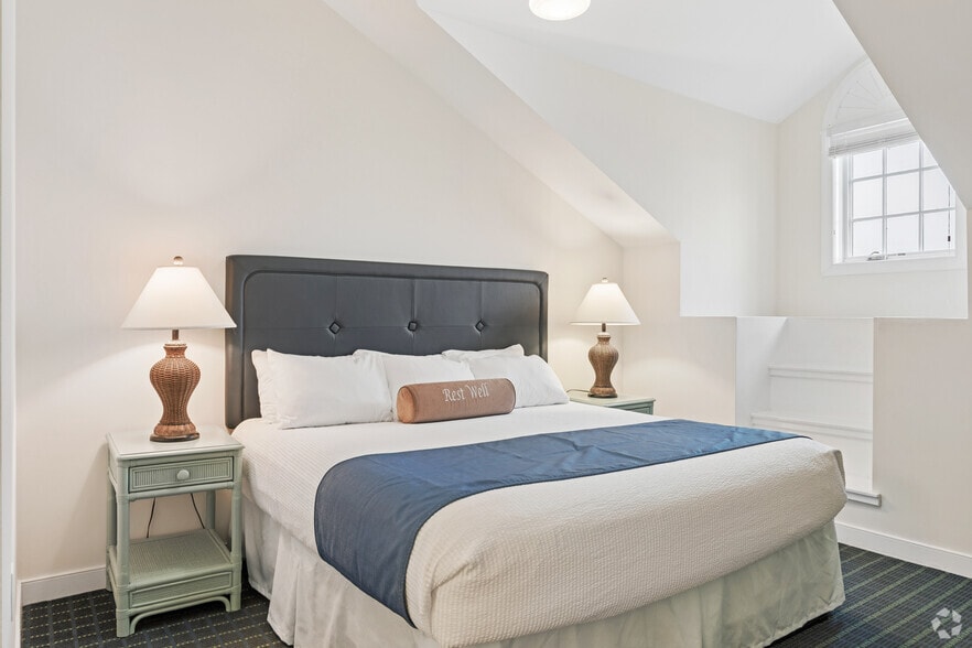 More Photos Of 231 Waterside Dr, Roper Apartments For Sale