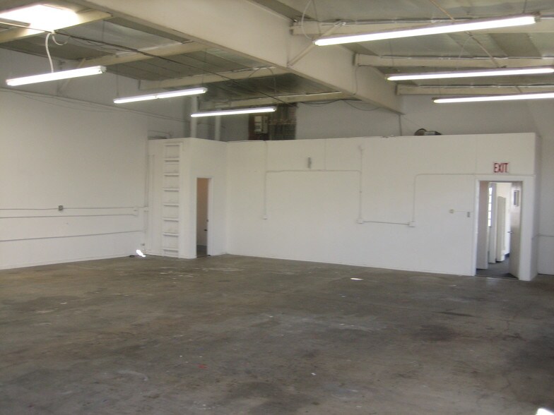 More Photos Of 2203-2215 S Grand Ave, Santa Ana Light Distribution For Lease