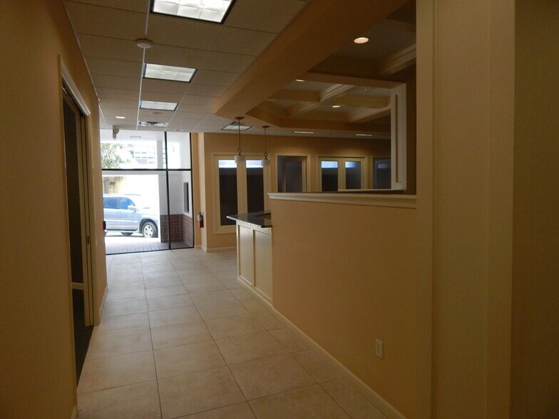 More Photos Of 1561 Main St, Sarasota Storefront Retail Office For Lease