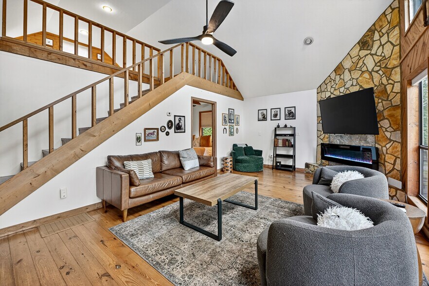 More Photos Of 77 Alpine Way, Blairsville Hotel For Sale