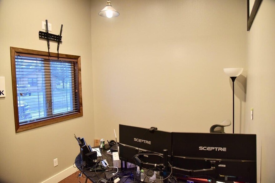 More Photos Of 102 E 6th Ave, Fort Pierre Office For Sale