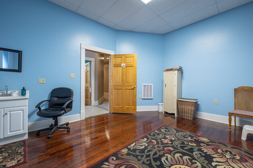 More Photos Of 603 N River St, Hot Springs Hotel For Sale