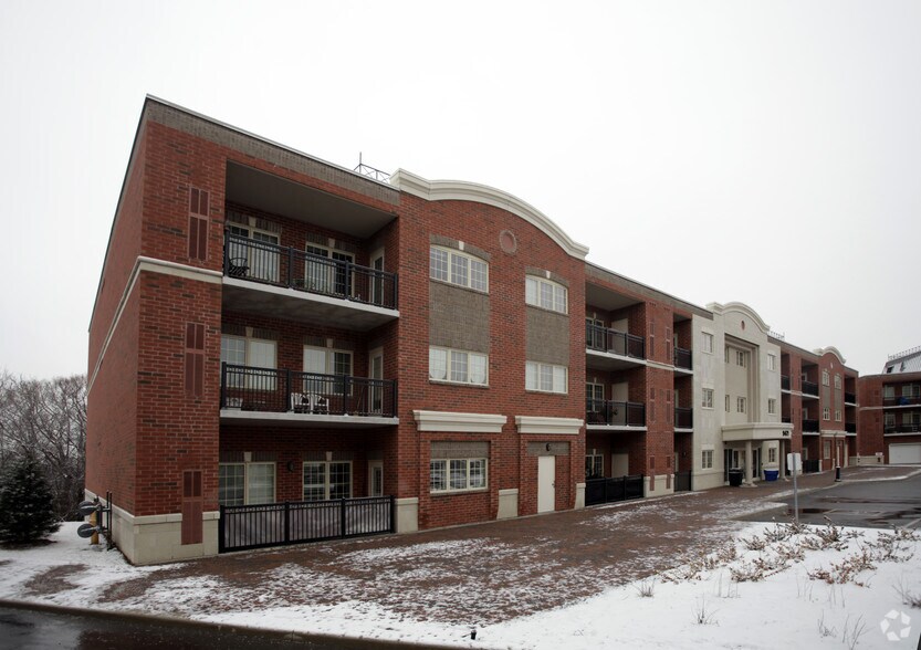 More Photos Of 9431-9471 Jane St, Vaughan Apartments For Lease