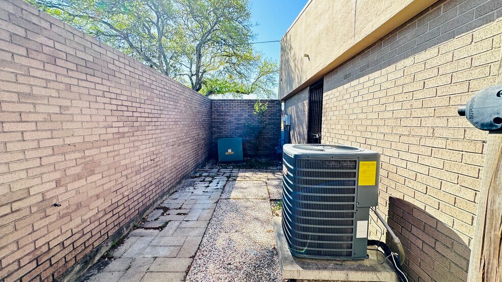 More Photos Of 6502 Memorial Dr, Texas City Medical For Sale