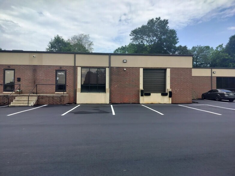 Primary Photo Of 1516 F Ave SE, Hickory Warehouse For Lease