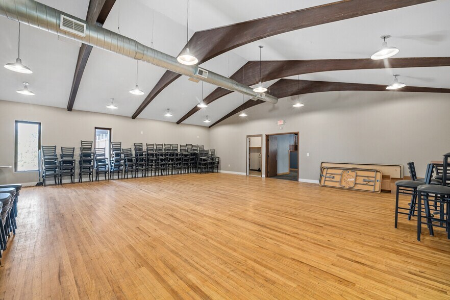 More Photos Of 4552 Gilliland Dr, Kimball Restaurant For Sale