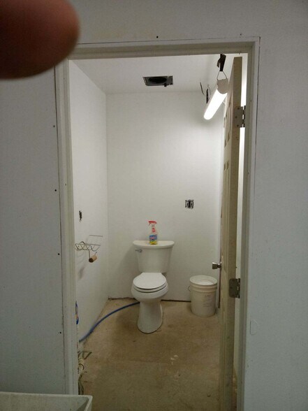 More Photos Of 224 Michael Ln, New Berlin Racetrack For Sale