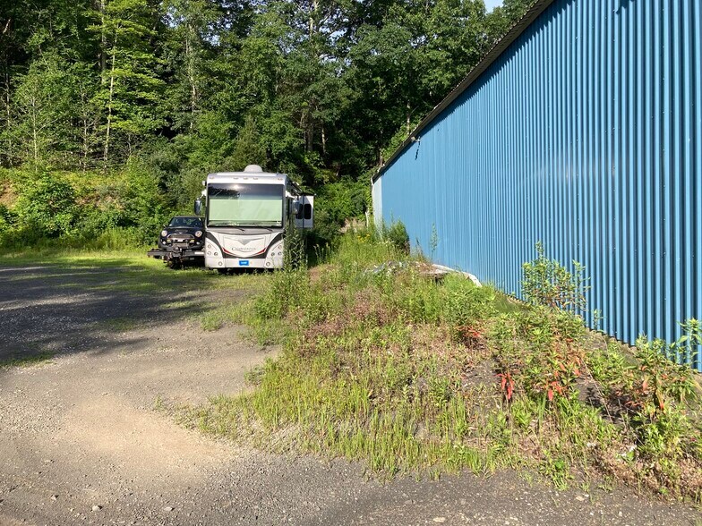 More Photos Of 8 Route 80, Killingworth Warehouse For Lease
