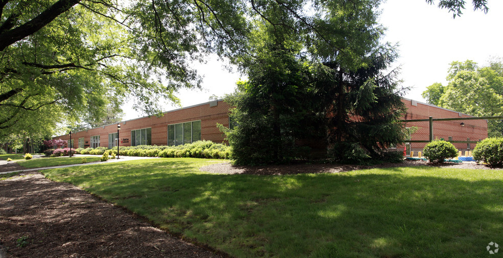 Primary Photo Of 1946-1954 W Isaac Newton Sq, Reston Showroom For Lease