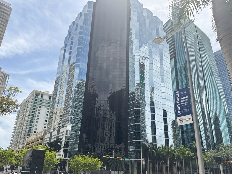 More Photos Of 1221 Brickell Ave, Miami Coworking Space