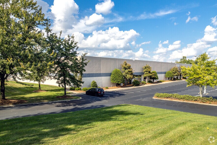 More Photos Of 100 Forsyth Hall Dr, Charlotte Unknown For Lease