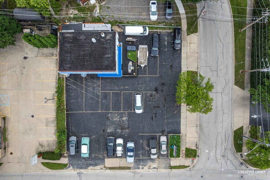 More Photos Of 300 W Northwest Hwy, Arlington Heights General Retail For Sale