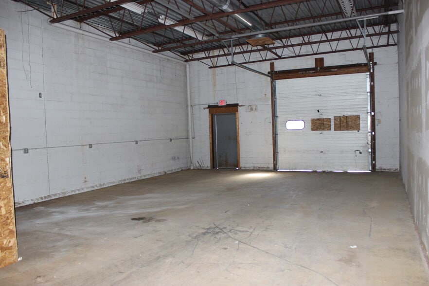 More Photos Of 61 Amity Rd, New Haven Unknown For Lease