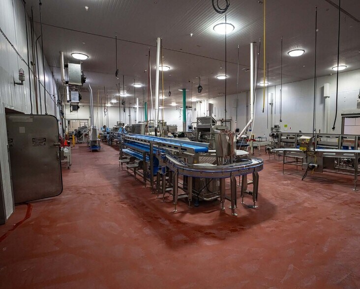 More Photos Of 811 N 1st St, Silverton Food Processing For Lease