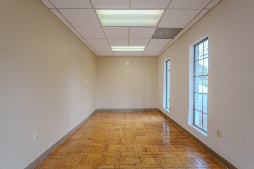 More Photos Of 208 Marengo St, Florence Healthcare For Lease