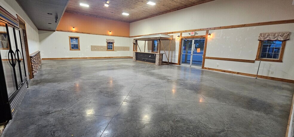 More Photos Of 100 W Pleasant, Cincinnati General Retail For Sale