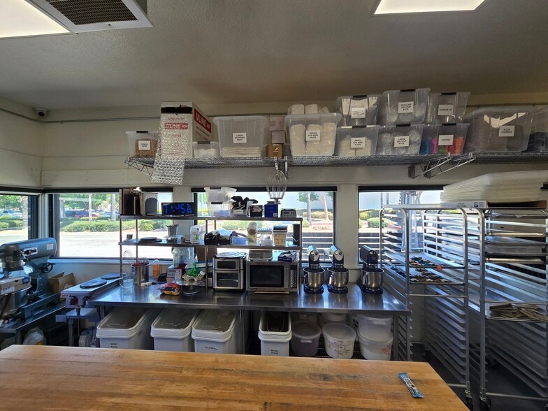 More Photos Of 922 W West Covina Pky, West Covina Storefront Retail Office For Lease