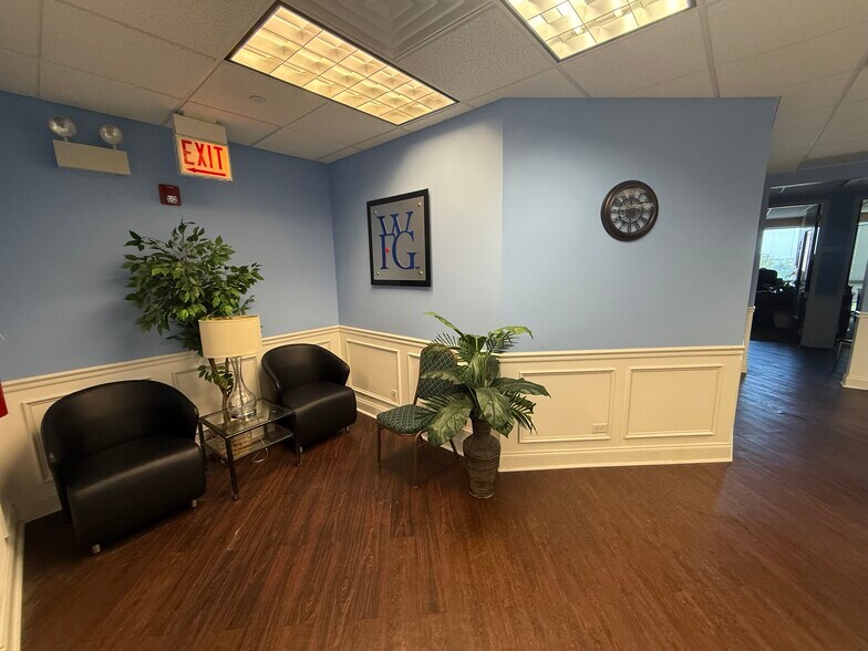 More Photos Of 1 TransAm Plaza Dr, Oakbrook Terrace Office For Sale