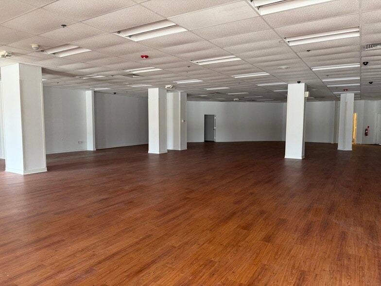 More Photos Of 283 US Route 1, Kittery General Retail For Lease