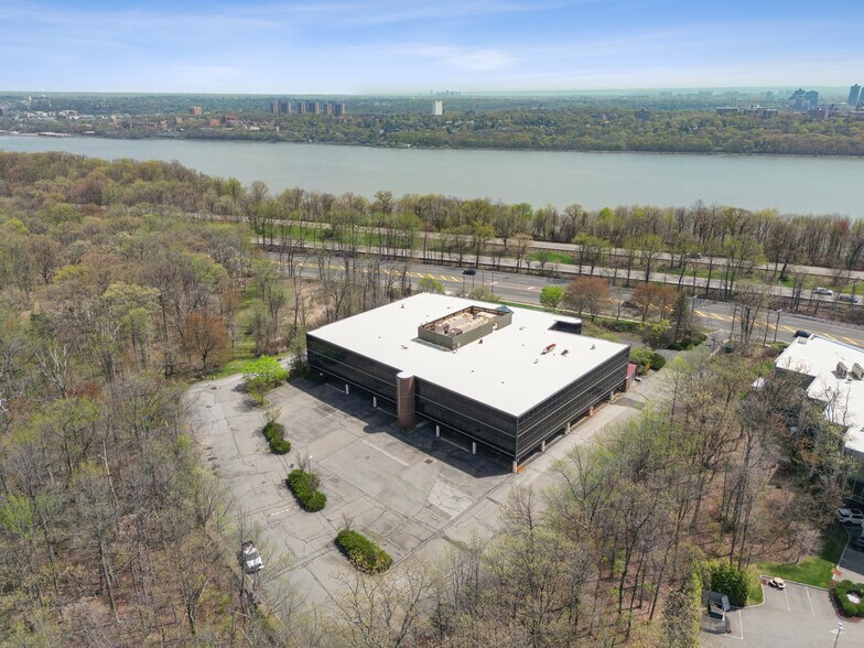 More Photos Of 1000 Sylvan Ave, Englewood Cliffs Office For Sale