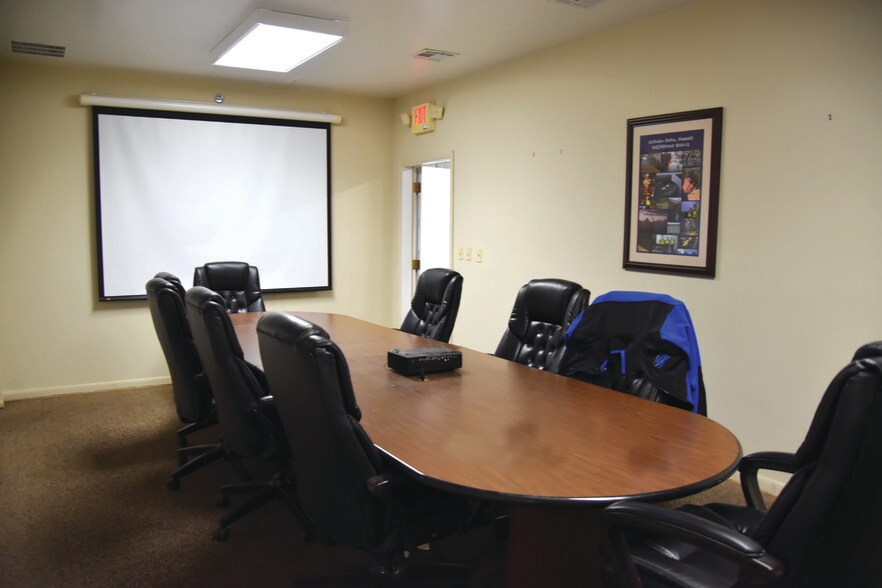 More Photos Of 2921 E 290 Rd, Grove Manufacturing For Lease