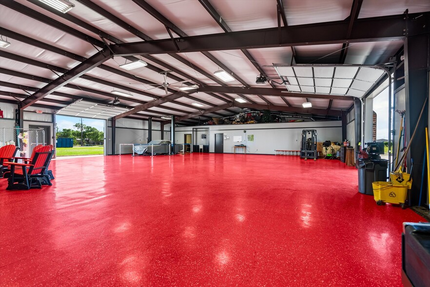 More Photos Of 1208 N Industrial Blvd, Pilot Point Industrial For Sale