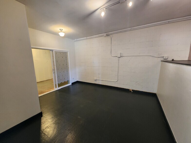 More Photos Of 953 S Raymond Ave, Pasadena Service For Lease