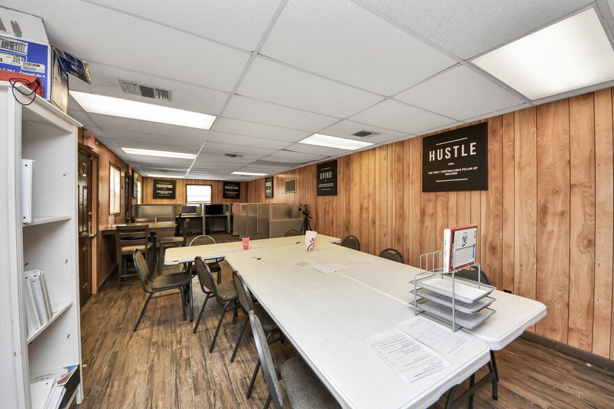 More Photos Of 10814 Woodedge Dr, Houston Warehouse For Sale