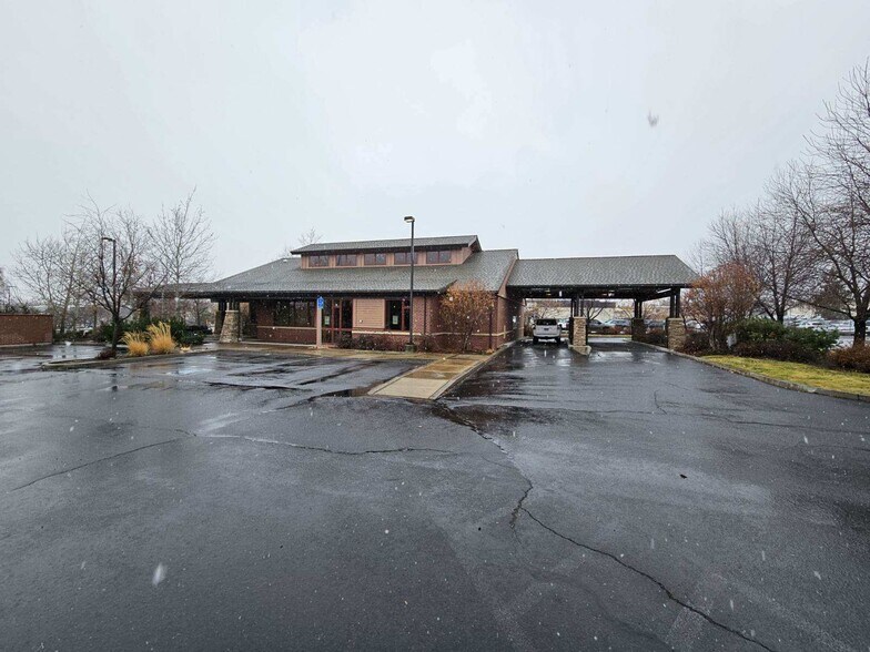 More Photos Of 735 NE Purcell Blvd, Bend Bank For Lease